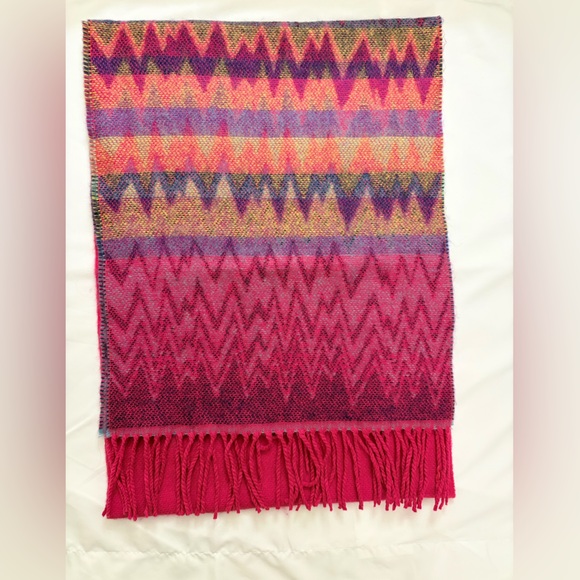 Colorful Zigzag Patterned Scarf - Picture 7 of 9